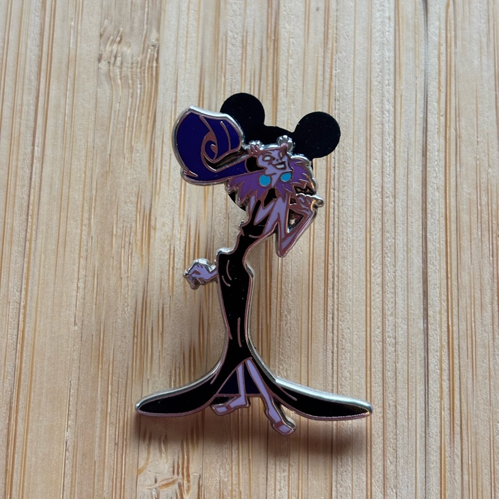 Rare discontinued Yzma Disney Parks Pin from 2010